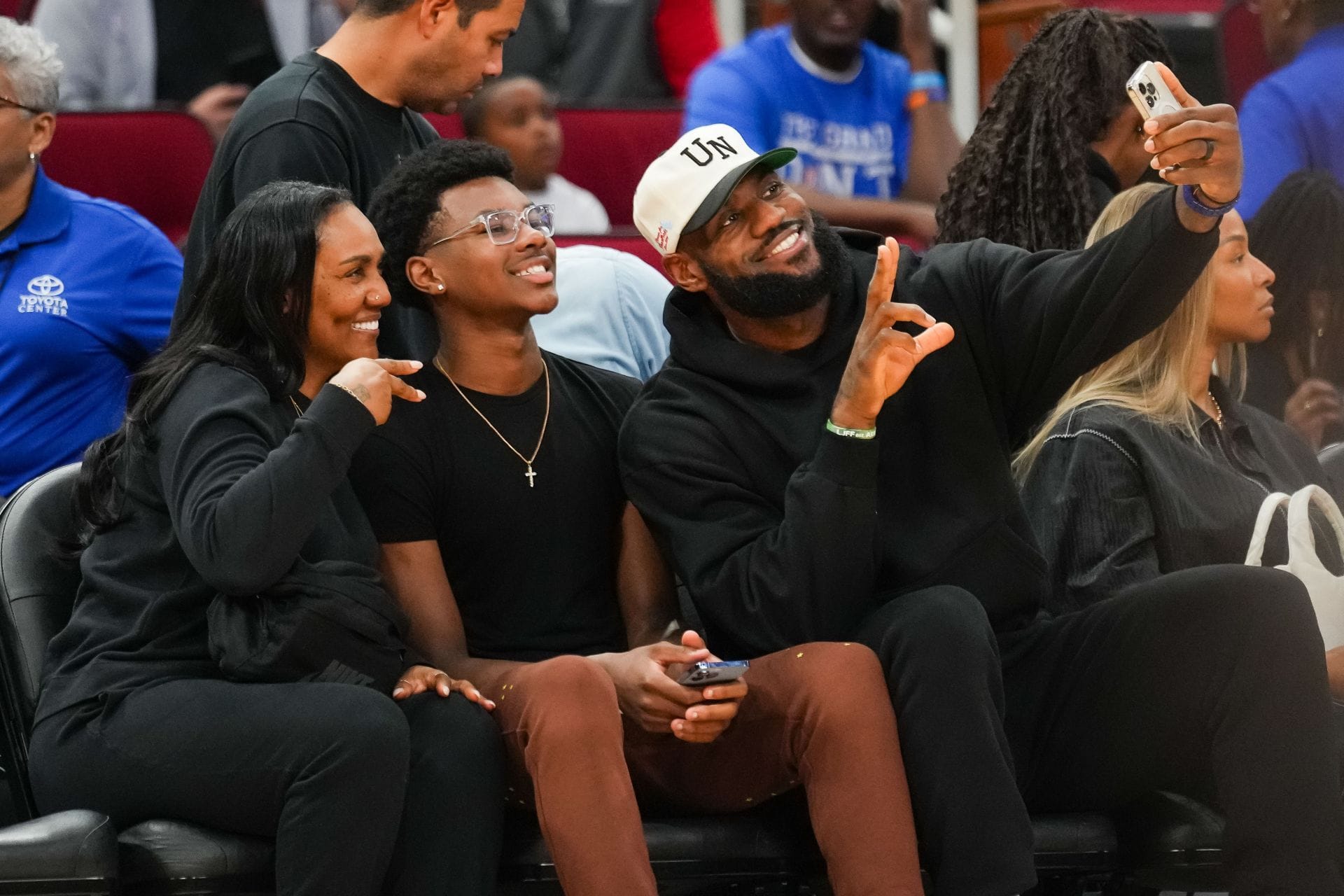 Keep going Maximus!&rdquo; &ndash; LeBron James hypes Bryce James doing the incredible at 16 years of age as elder son Bronny James recovers from health scare