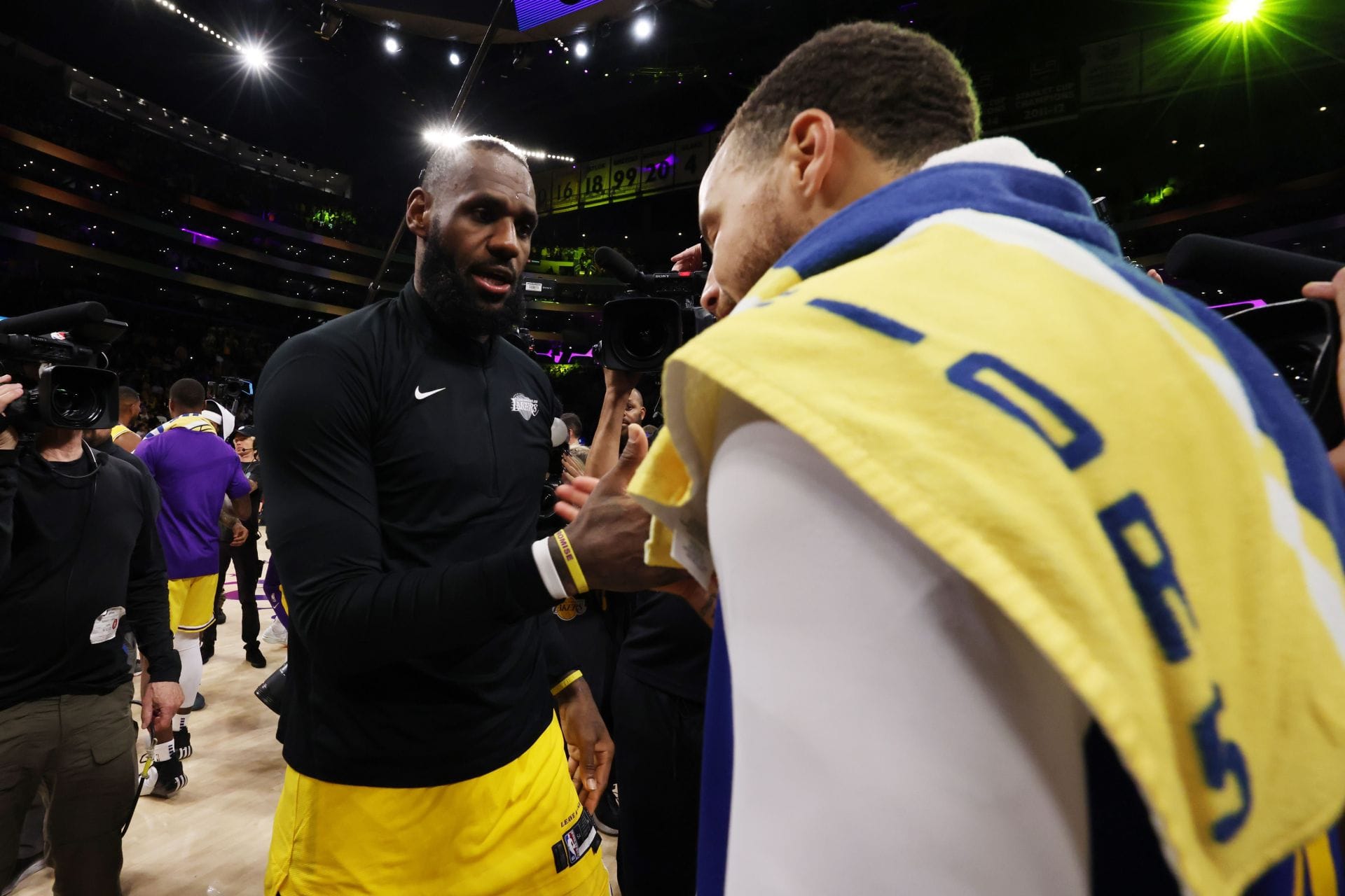 Is LeBron James playing tonight against the Golden State Warriors? Latest on the Western Conference All-Star captain’s status (Jan. 27) Is LeBron James playing tonight against the Golden State Warriors? Latest on the Western Conference All-Star captain’s status (Jan. 27)