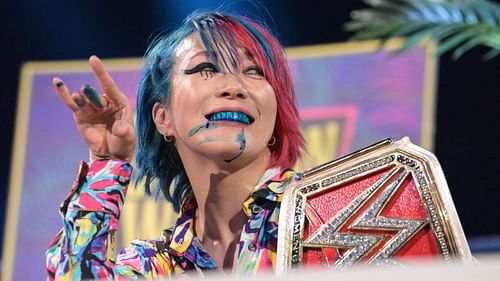 Controversial%20female%20WWE%20star%20breaks%20character%20to%20praise%20Asuka%20for%20working%20through%20injury