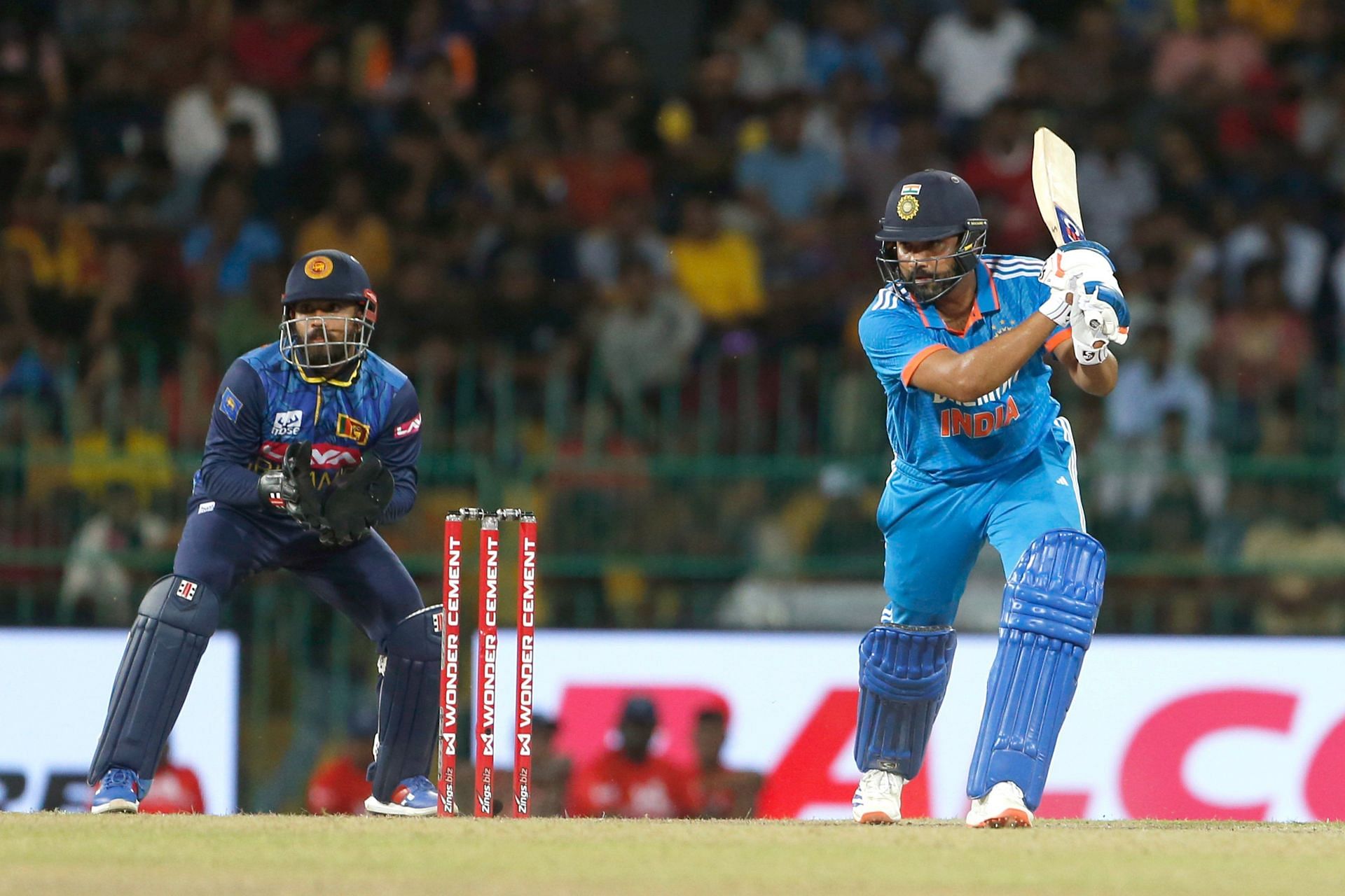 [Watch] Rohit Sharma hits a stylish six to finish his half-century in just 33 balls during 1st IND vs SL ODI