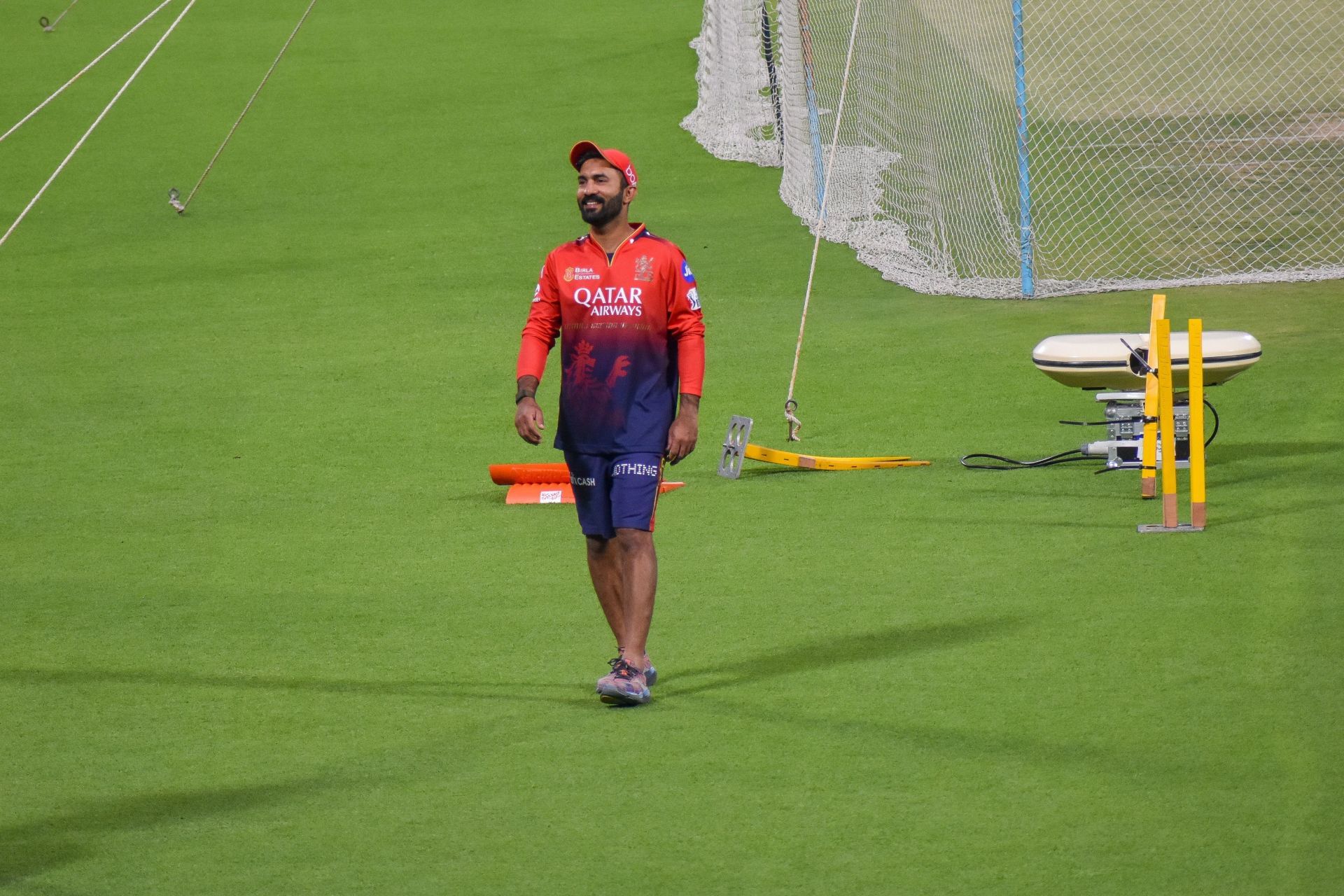 Dinesh Karthik hosts entire team at his Chennai residence ahead of CSK vs RCB IPL 2025 match [Watch]