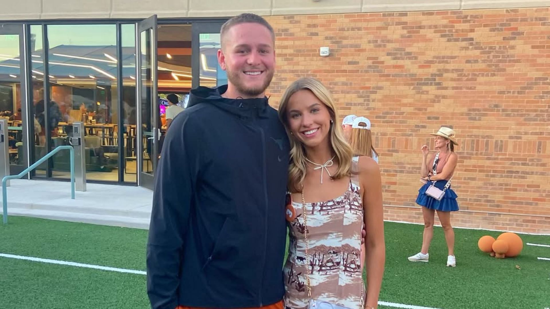 Texas Longhorns QB Quinn Ewers joins girlfriend Mady Barnes and her family for family weekend