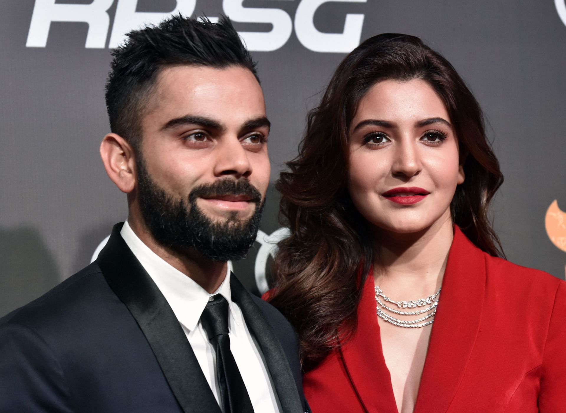 Virat Kohli, Anushka Sharma offer prayers at Ayodhyas Hanuman Garhi Temple ahead of LSG vs RCB IPL 2025 match [Watch]