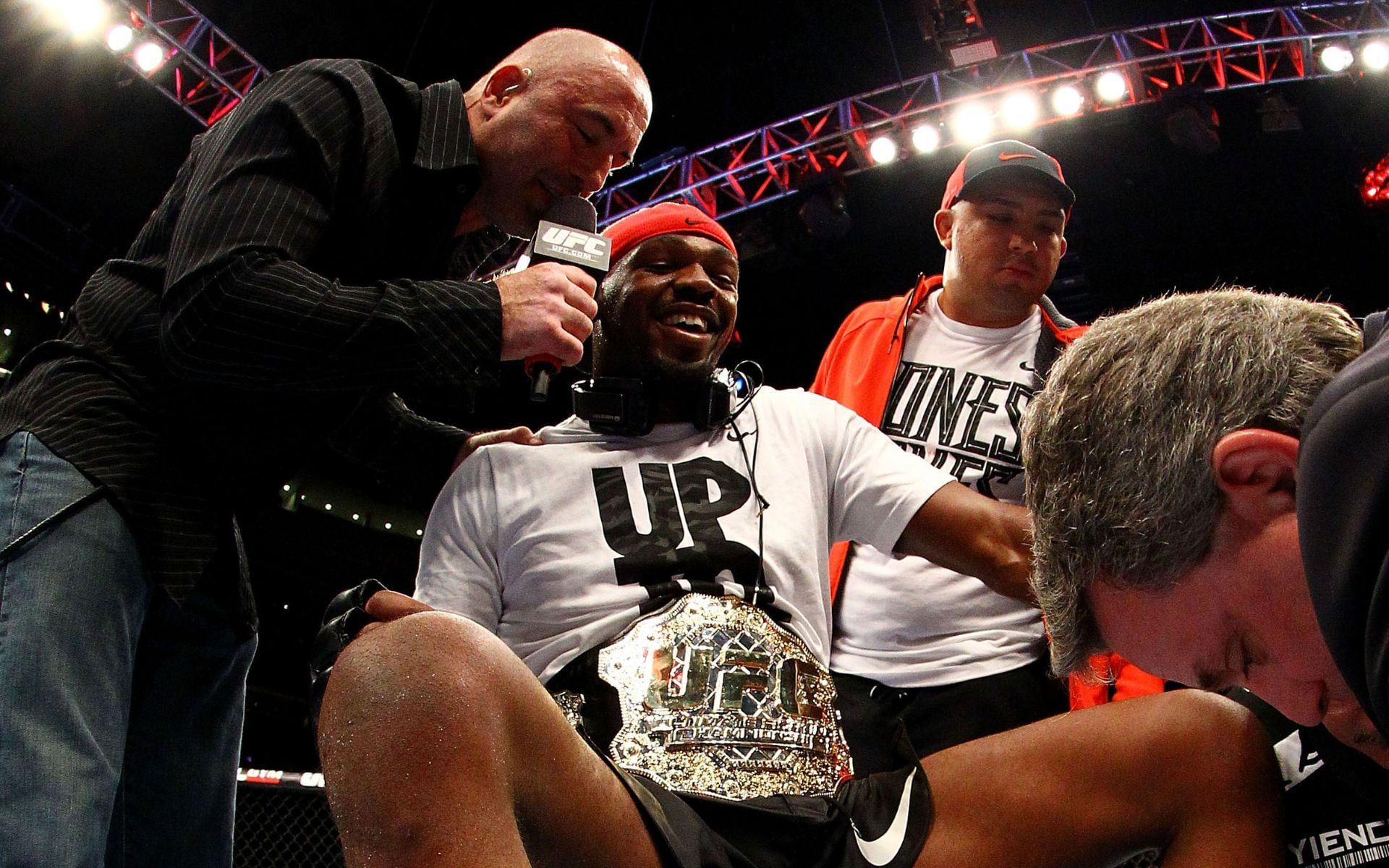 When Joe Rogan explained why Jon Jones began taping his toes after Chael Sonnen fight: “It was a brutal fight”