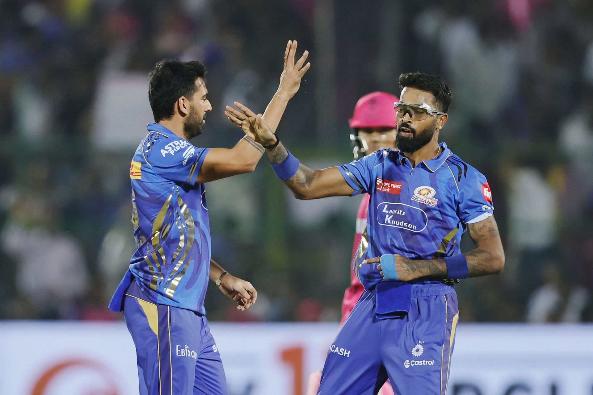 RR vs MI: मुंबई ने लगाया लगातार जीत का छक्का, प्लेऑफ के लिए मजबूत की दावेदारी; राजस्थान टॉप 4 की रेस से हुई बाहर 