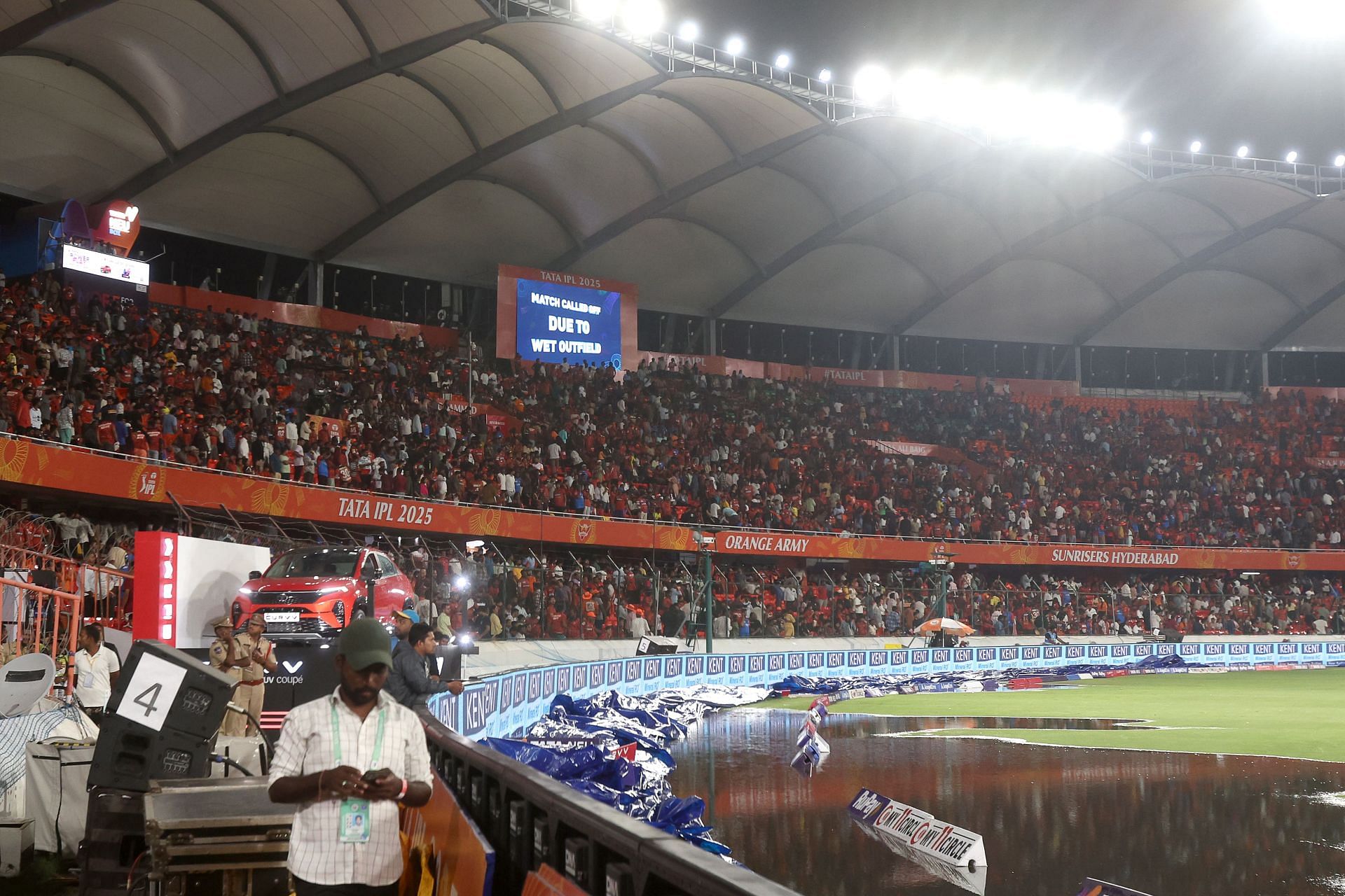 SRH vs DC : बारिश ने सनराइजर्स हैदराबाद के अरमानों पर फेरा पानी, रद्द हुआ मैच, प्लेऑफ की रेस से बाहर हुई पैट कमिंस की सेना 