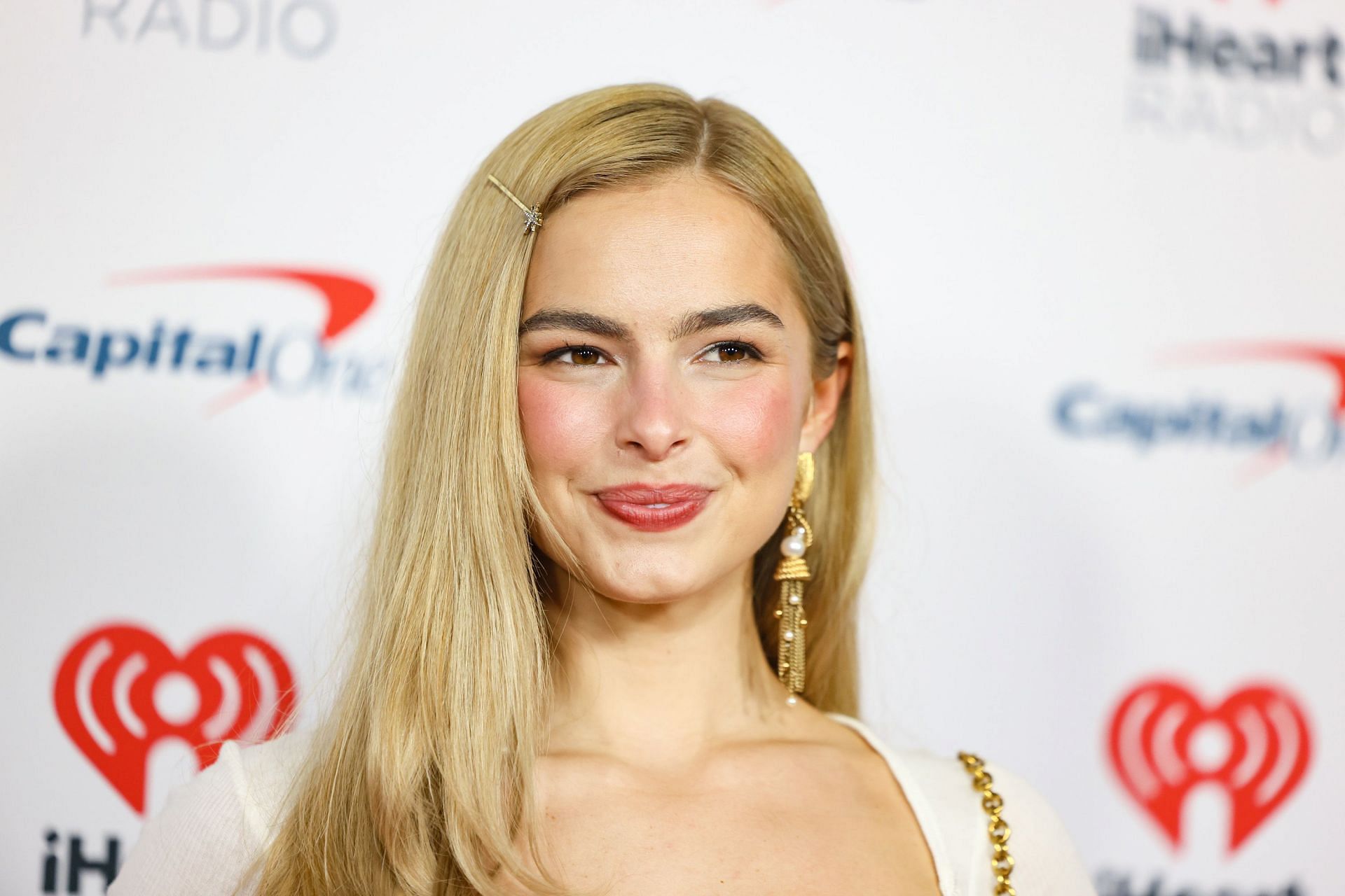 Did Addison Rae share a screenshot of turning down Ken Carson sliding into her DMs? Viral post debunked