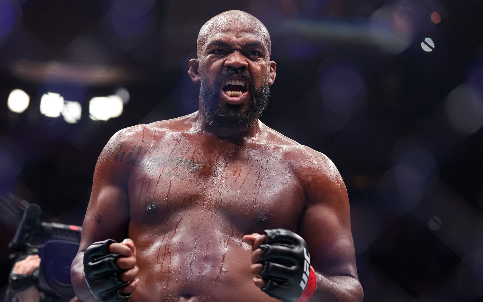 Jon Jones drops savage one-liner as MMA fan predicts KO loss for the UFC heavyweight champion