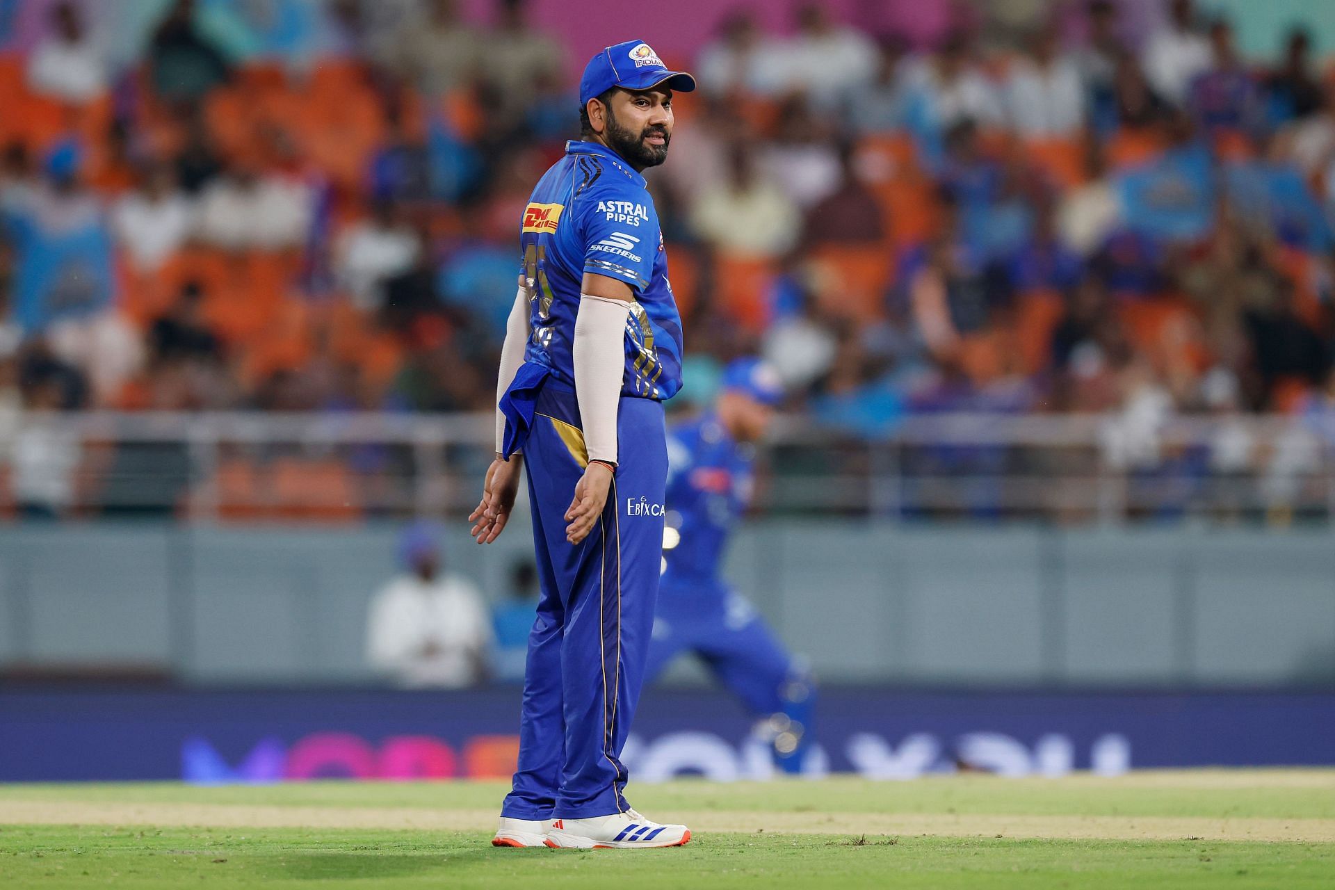 Rohit Sharma autographs teammates helmet after PBKS vs MI IPL 2025 Qualifier 2 [Watch]