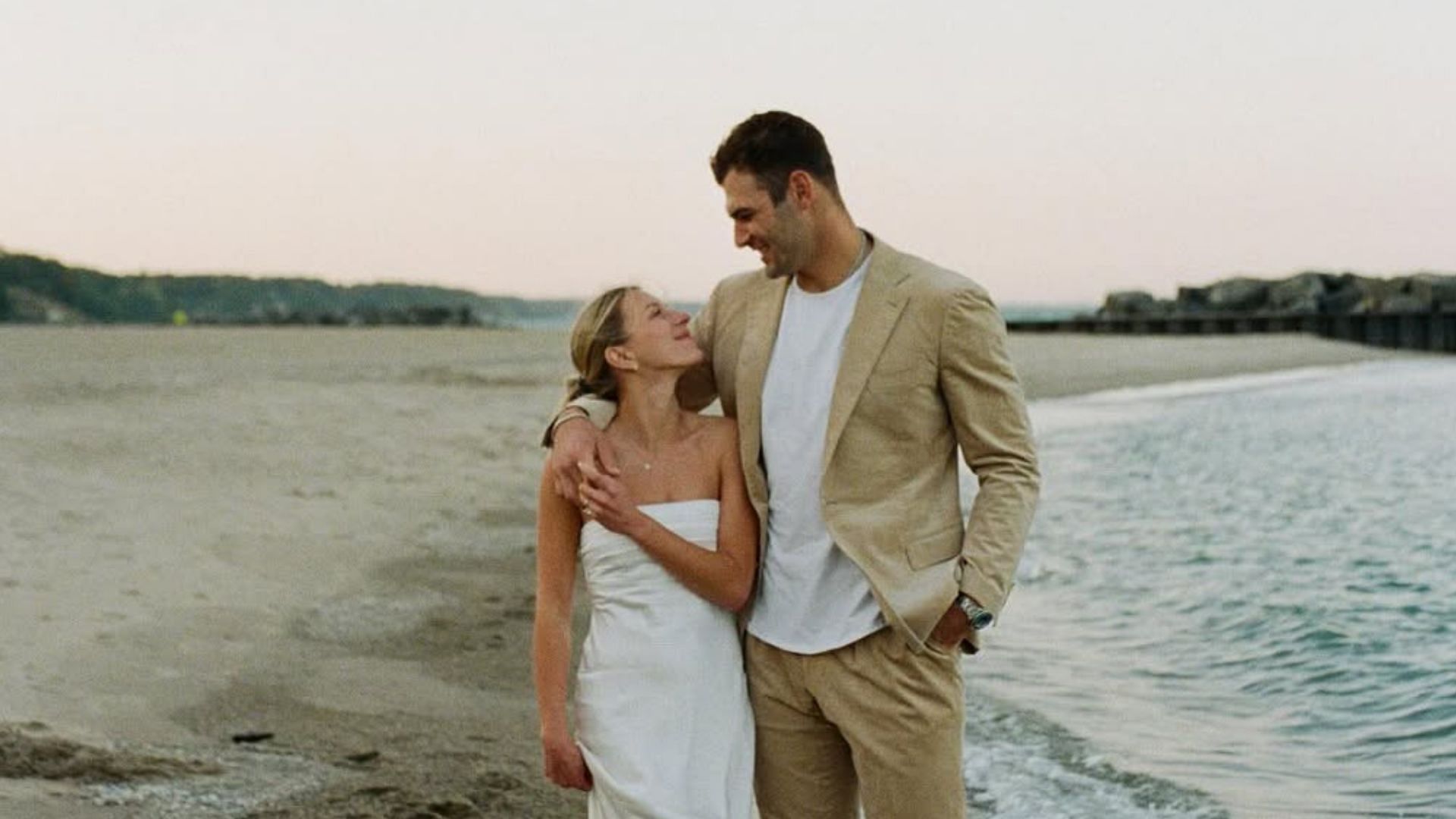 Bears TE Cole Kmet gets married to longtime girlfriend Emily Jarosz [In Pics] 