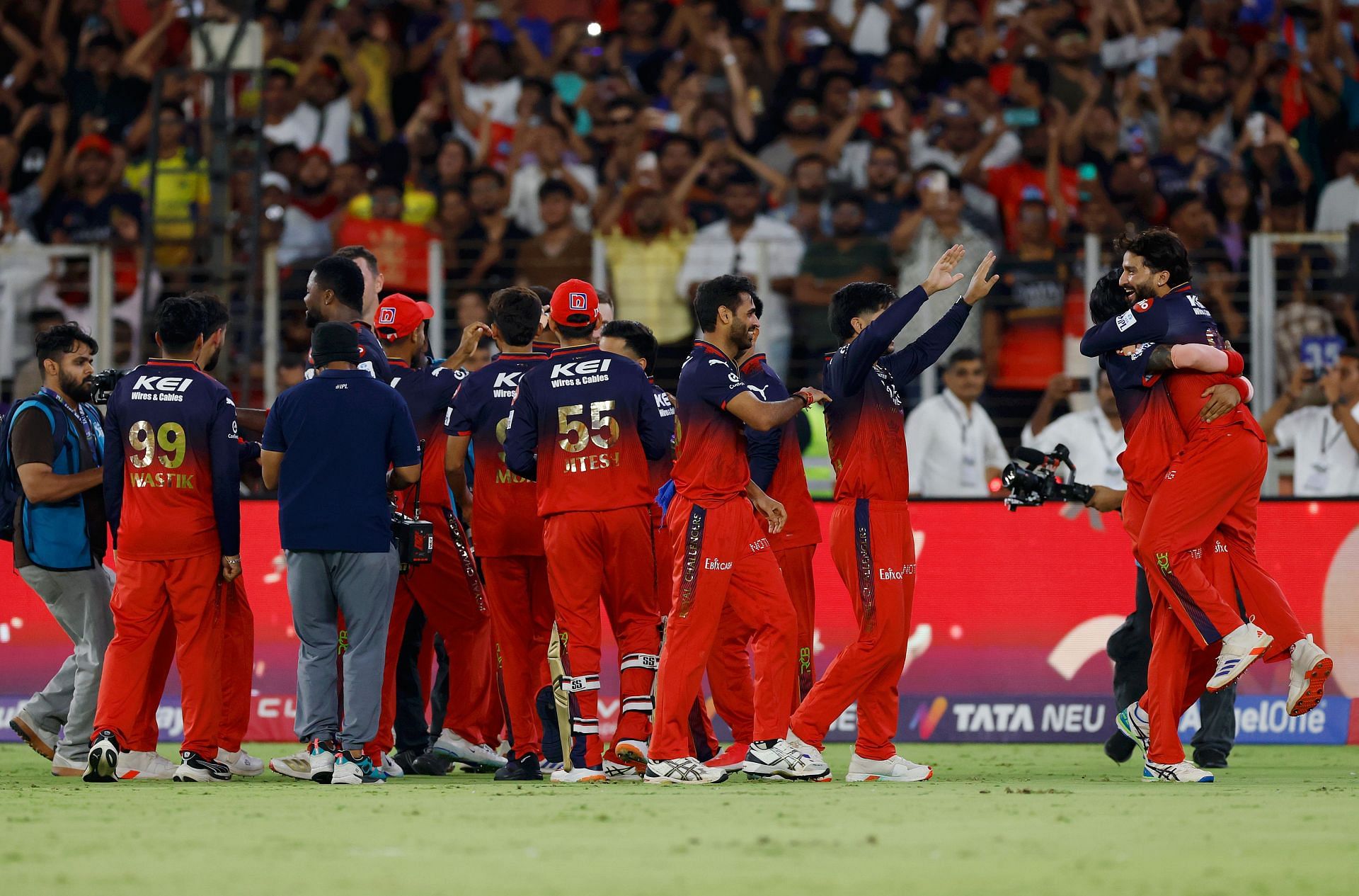 RCB vs PBKS Final: बेंगलुरु ने 17 साल का सूखा किया खत्म, पहली बार बनी IPL चैंपियन; पंजाब का टूटा दिल 