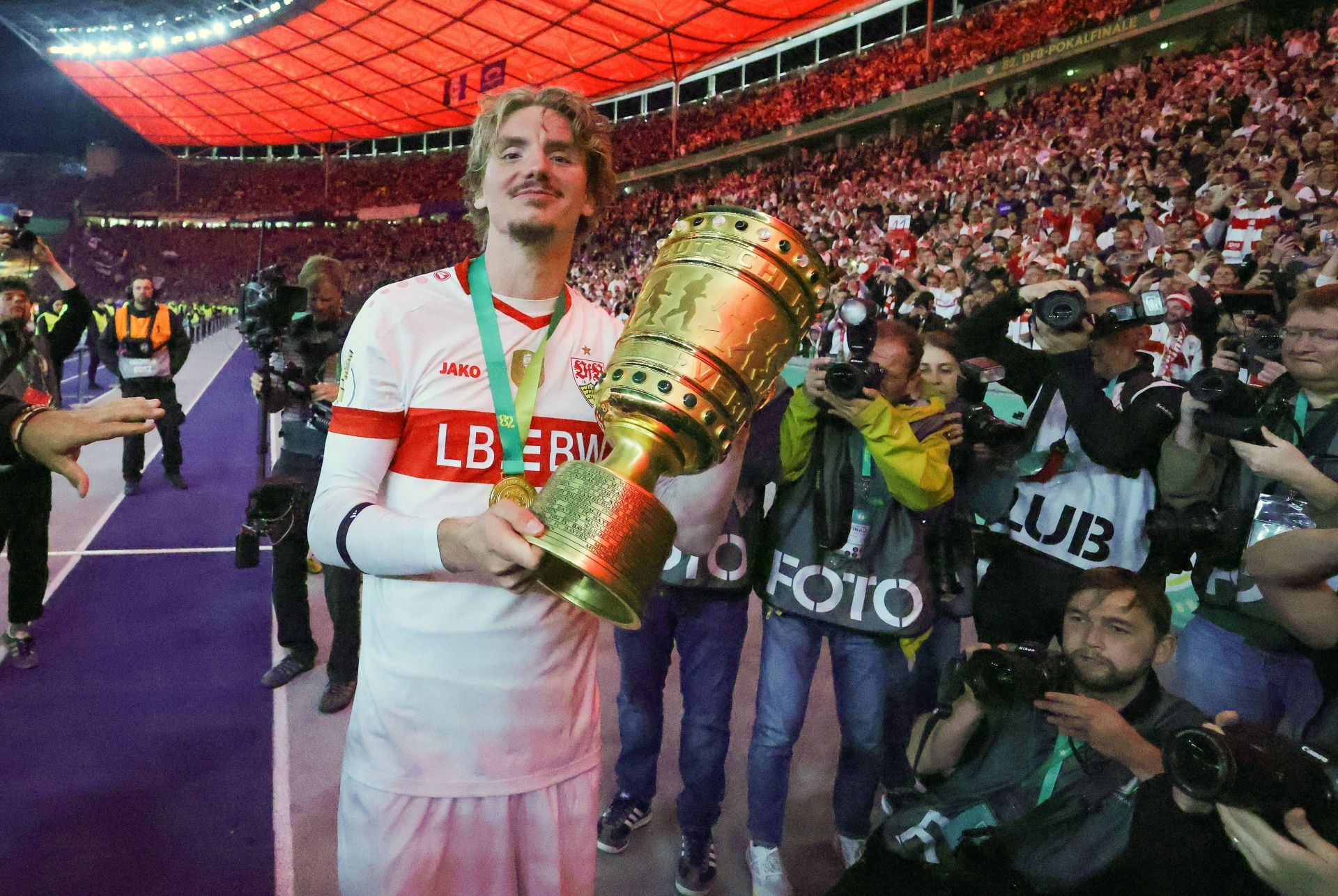 Nick Woltemade of VfB Stuttgart celebrates the cup win with the trophy after the DFB Cup Final 2025 between DSC Arminia Bielefeld and VfB Stuttgart at Olympiastadion on May 24, 2025 in Berlin, Germany. (Photo by Jürgen Fromme - firo sportphoto/Getty Images)