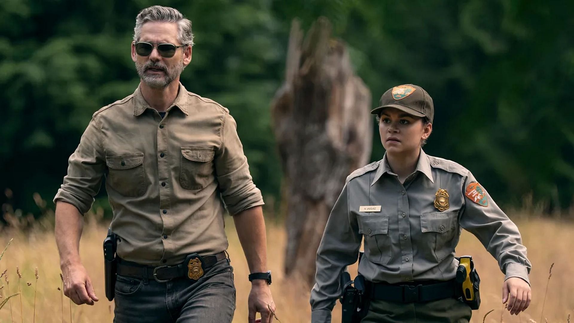Eric Bana as Kyle Turner and Lily Santiago as Naya Vasquez in Untamed (Image via Netflix)