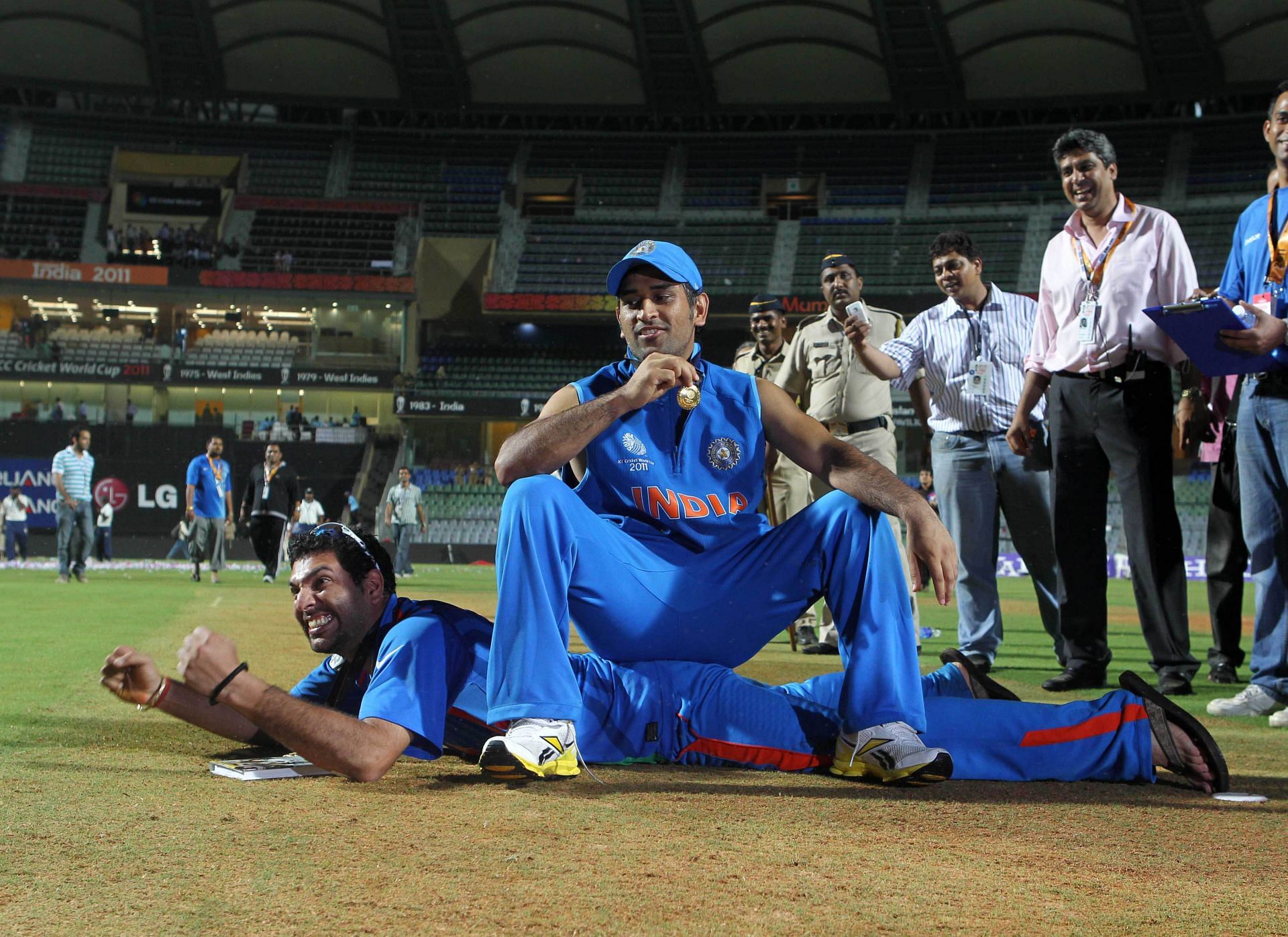 2011 वर्ल्ड कप में पक्की नहीं थी युवराज सिंह की जगह, धोनी ने उठाया था बड़ा कदम; पूर्व कोच का खुलासा