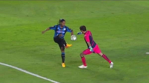 ronaldinho steals ball goalkeeper goal disallowed