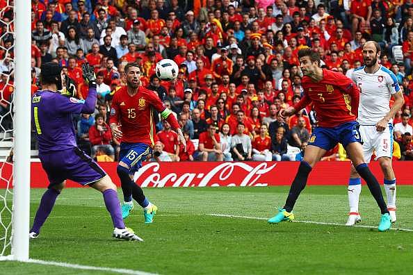 Spain 1-0 Czech Republic Gerard Pique goal highlights
