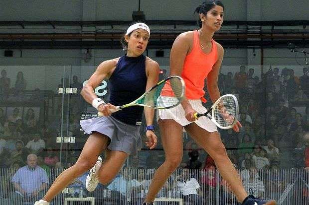 Nicol David (left) and Joshna Chinappa in action during the final at the SRAM Invitational on Sunday (image courtesy: The Star Malaysia)