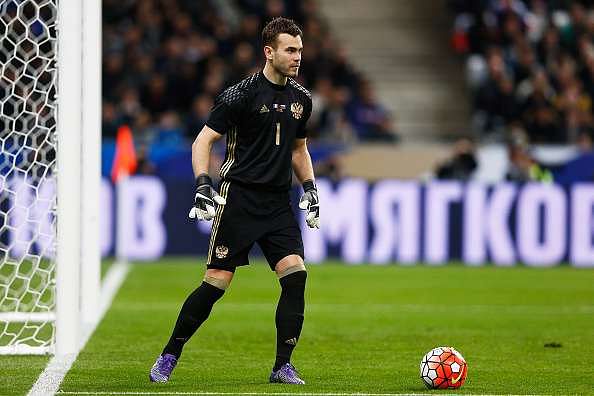 PARIS, FRANCE - MARCH 29:  Goalkeeper, Igor Akinfeev of Russia in action during the International Friendly match between France and Russia held at Stade de France on March 29, 2016 in Paris, France.  (Photo by Dean Mouhtaropoulos/Getty Images)