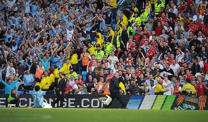 Emmanuel Adebayor goal Manchester City Arsenal
