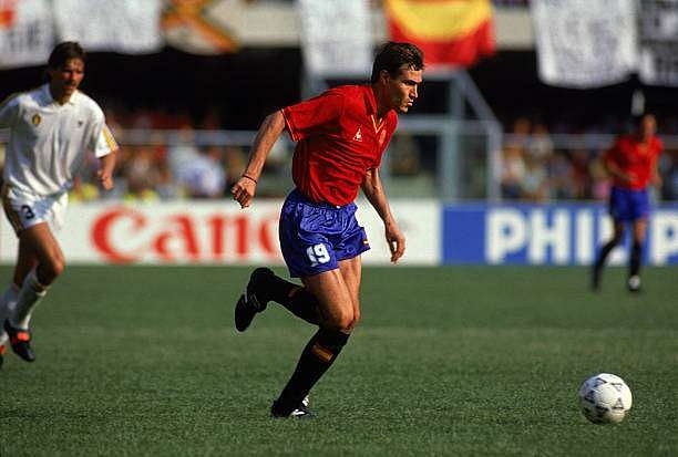VERONA - JUNE 21:  Julio Salinas of Spain runs with the ball during the FIFA World Cup Finals 1990 Group E match between Spain and Belgium held on June 21, 1990 at the Marc Antonio Bentegodi Stadium, in Verona, Italy. Spain won the match 2-1. (Photo by Simon Bruty/Getty Images)