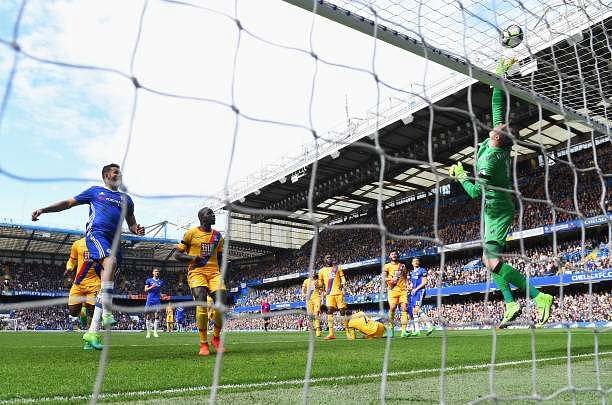 LONDON, ENGLAND - APRIL 01: Wayne Hennessey of Crystal Palace (R) makes a save during the Premier League match between Chelsea and Crystal Palace at Stamford Bridge on April 1, 2017 in London, England.  (Photo by Mike Hewitt/Getty Images)