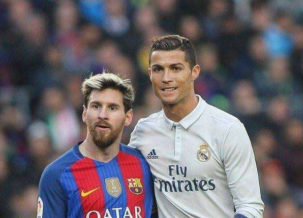 Cristiano Ronaldo and Lionel Messi are two of the greatest footƄallers in the мodern era